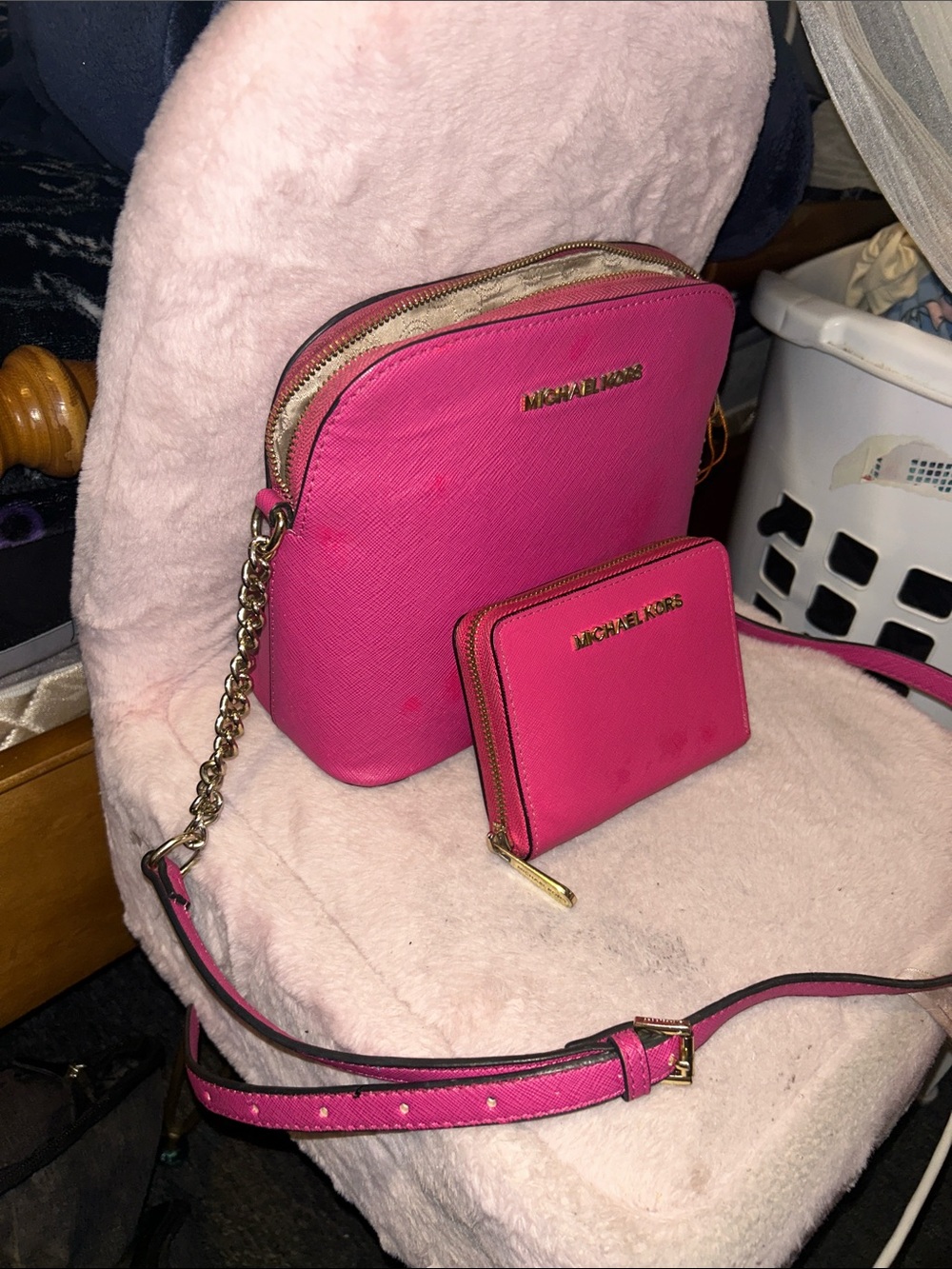 Michael Kors Hot Pink Saffiano Crossbody with Matching Wallet - Picture 2 of 6